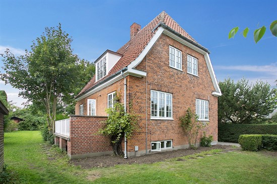 Charlottenlundvej 19