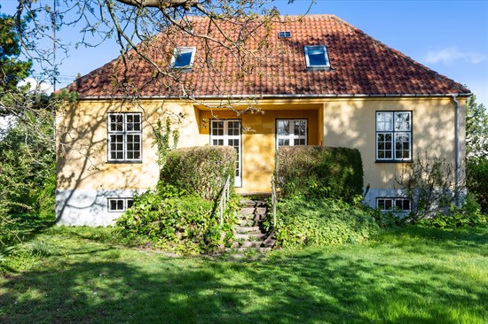 Charlottenlundvej 21