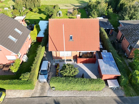 Къща, 96 m², парцел 689 m²