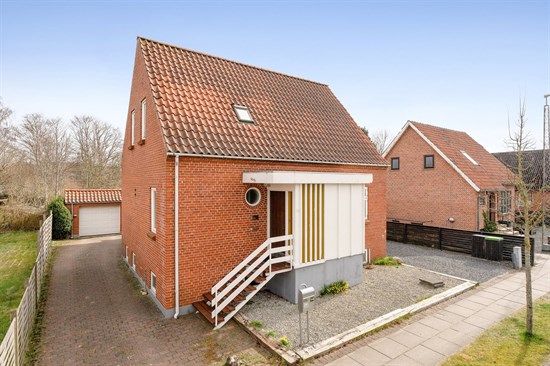 Māja, 147 m², zeme 671 m²