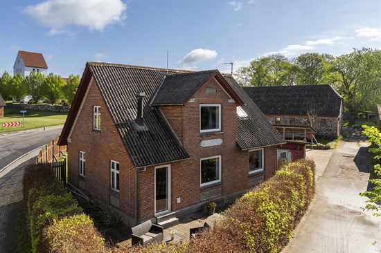 Vestergårdsvej 1, Gerning
