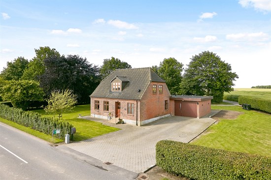 Bråvej 18