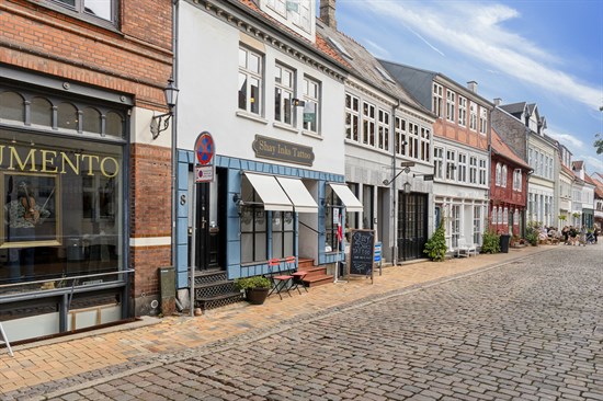 Nedergade 8