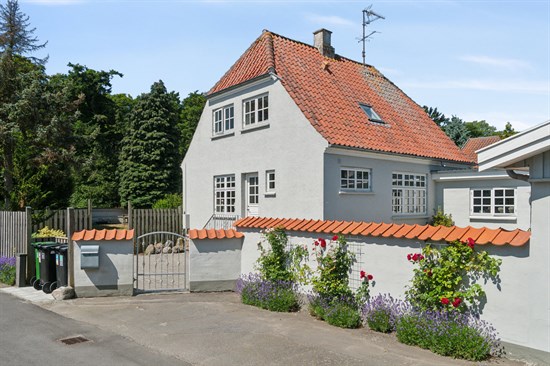 Куќа, 271 m², плац 1587 m²
