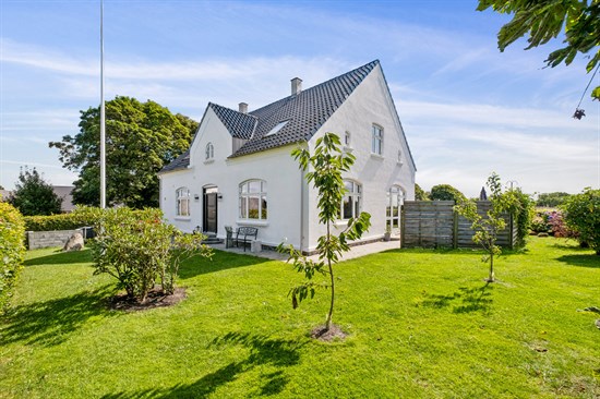Skovlyvej 12, Elling