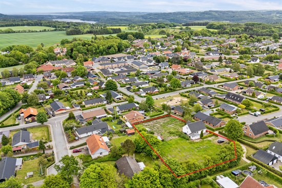 Ahornvej 6, Grund