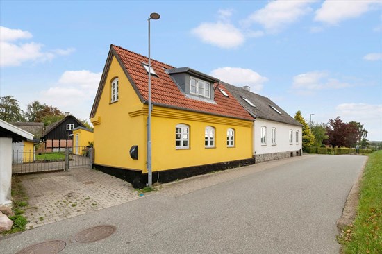 Kirkepladsen 3