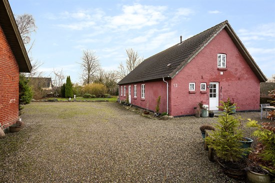 Byvej 13, Selling, Hadsten