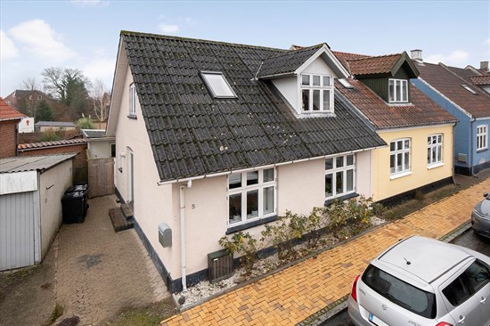 House, 106 m², land 307 m²