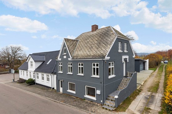 Hovedgaden 24, Ø Alling