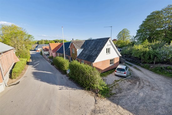 Slotsvej 54, Karlby