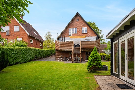 Hus, 102 m², grund 1263 m²