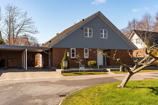 Hus, 215 m², grund 1043 m²