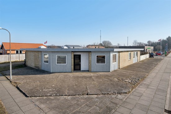 Къща, 205 m², парцел 821 m²