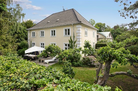 Shtëpi, 290 m², tokë 981 m²