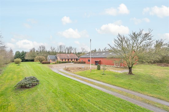 Egholtvej 4, Nøddelund