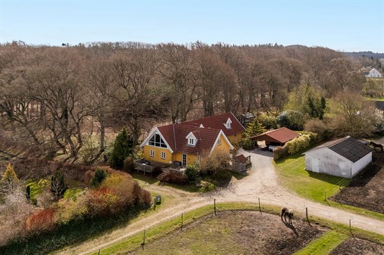 Skovstien 12, Uggelhuse