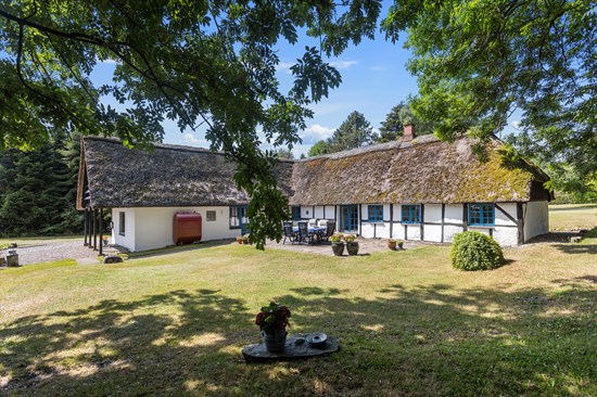 Hús, 231 m², lóð 1837 m²