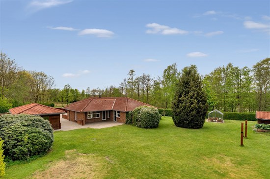 Māja, 211 m², zeme 1533 m²
