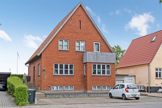 Hus – Middelfart, Hov