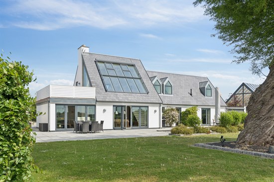 Casa, 237 m², terreno 782 m²