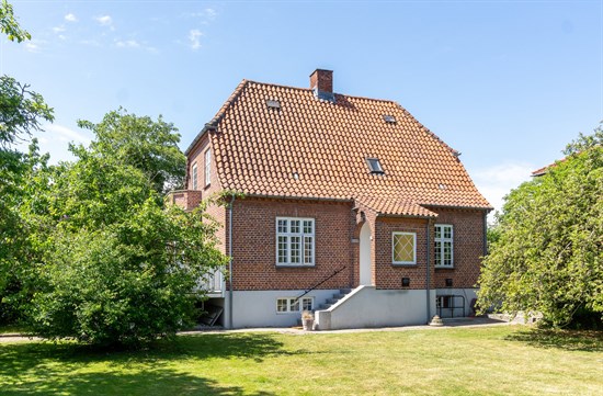 Ev, 146 m², arsa 1057 m²