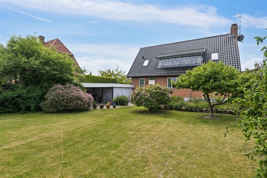 Ev, 163 m², arsa 730 m²