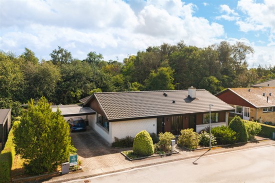 Casă, 151 m², teren 705 m²