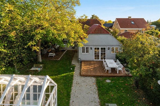 Kuća, 147 m², plac 800 m²