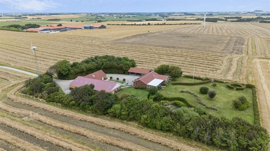 Hiša, 182 m², zemljišče 6467 m²