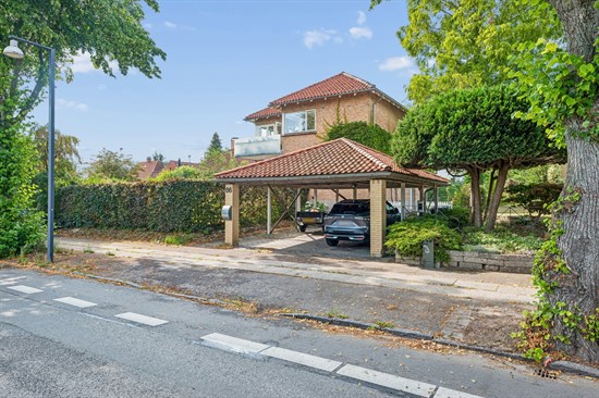 Plac, 775 m²