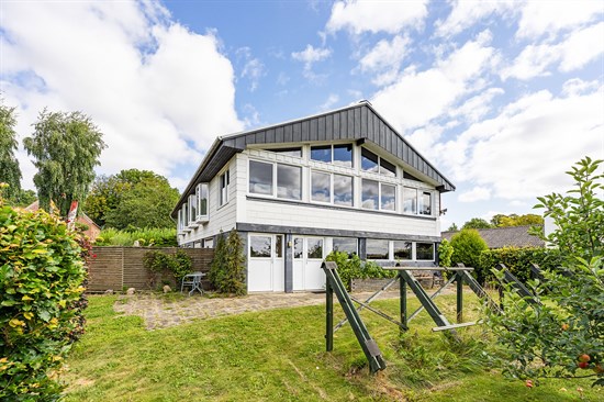 Hus, 165 m², grund 1229 m²