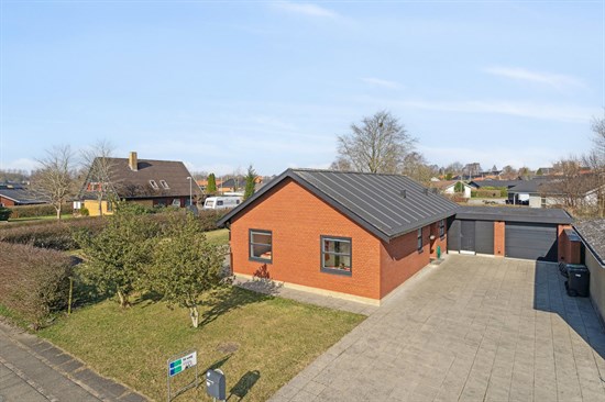 Shtëpi, 140 m², tokë 1239 m²