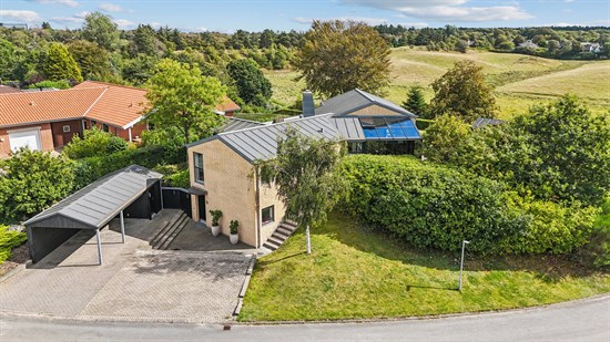 Hus, 179 m², grund 966 m²