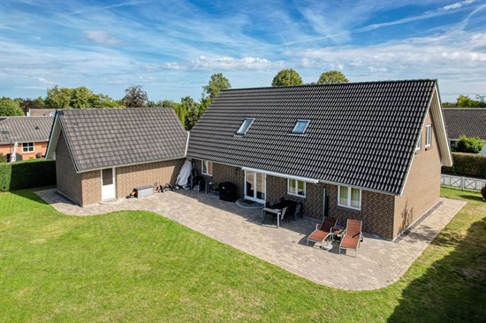 Ev, 208 m², arsa 843 m²