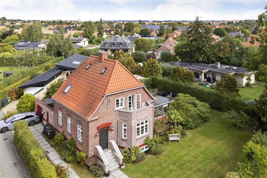 House, 144 m², land 693 m²