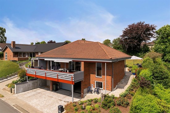 House, 150 m², land 693 m²