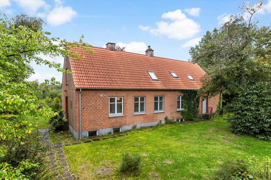 Kuća, 284 m², zemljište 3386 m²