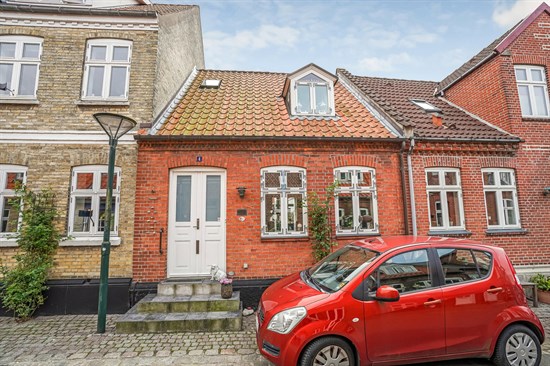 House, 91 m², land 104 m²