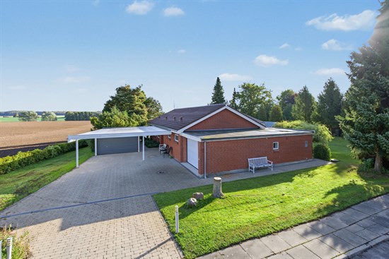 Kuća, 134 m², plac 1553 m²