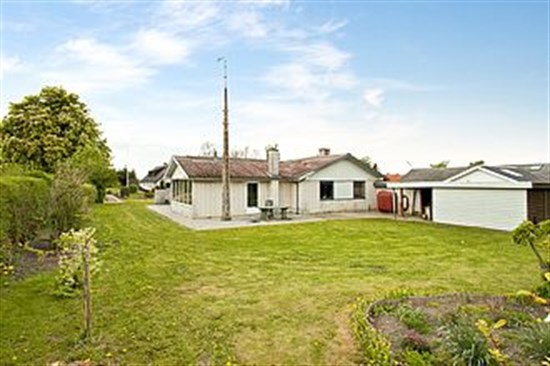 Teestrup Bygade 2